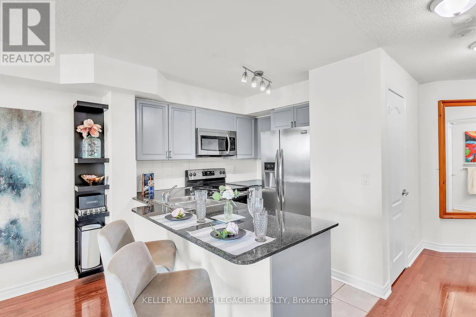 2013 - 33 ELM DRIVE W