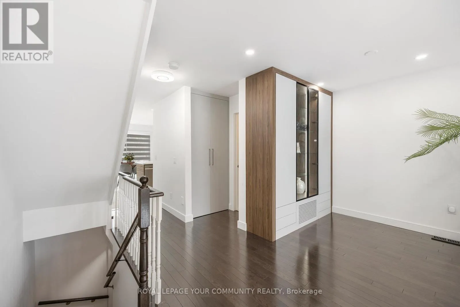 17 - 3020 CEDARGLEN GATE