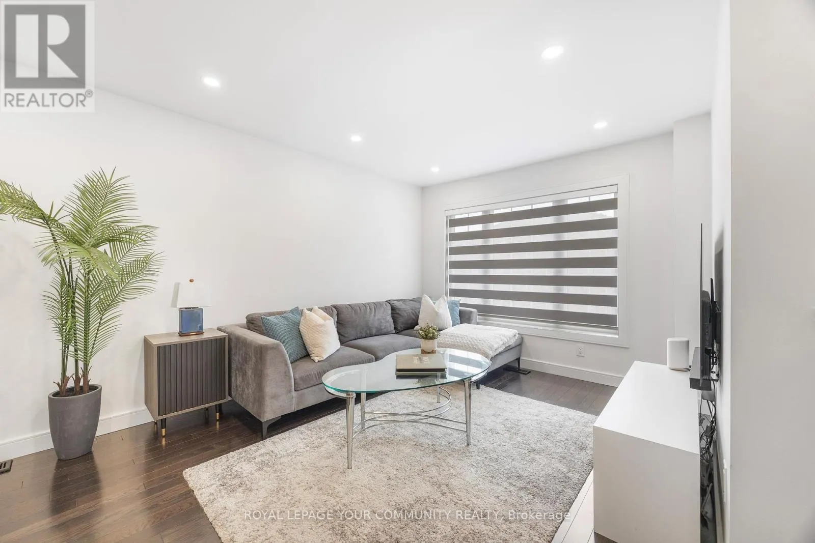 17 - 3020 CEDARGLEN GATE
