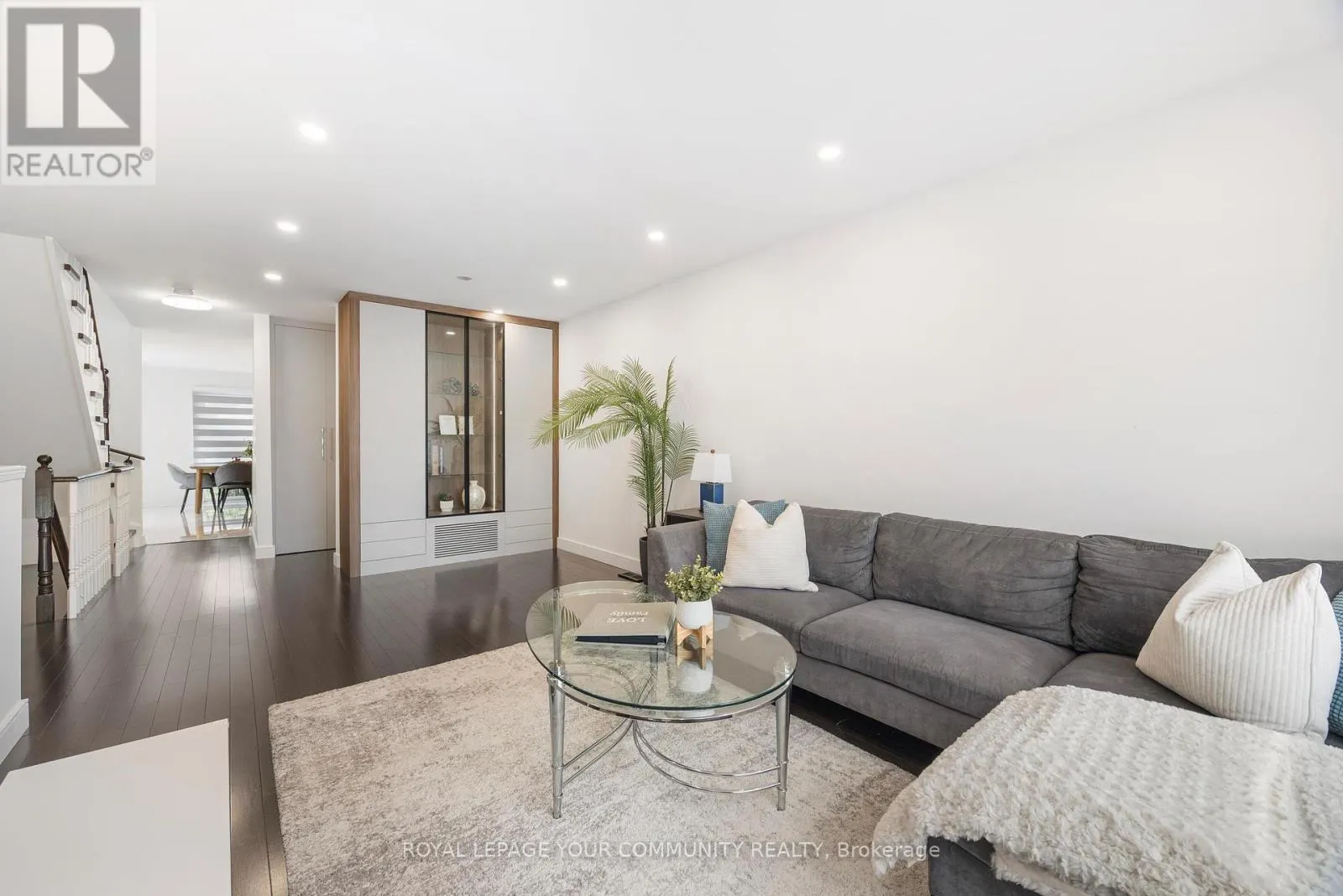 17 - 3020 CEDARGLEN GATE