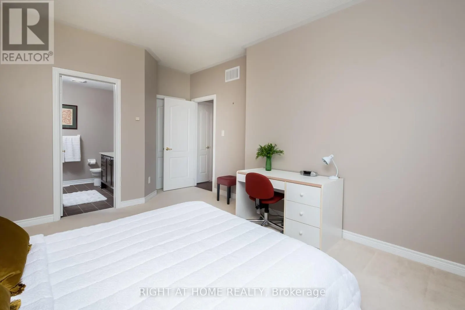 1 SEA HOLLY CRESCENT