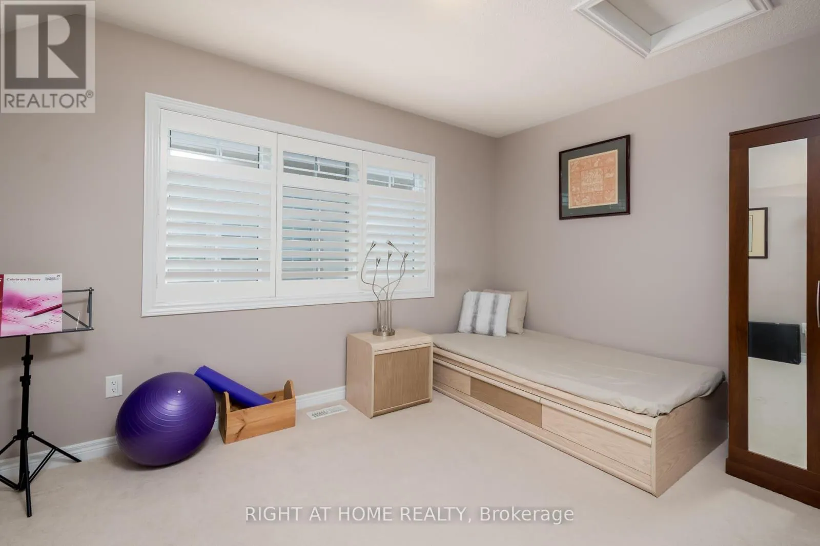 1 SEA HOLLY CRESCENT