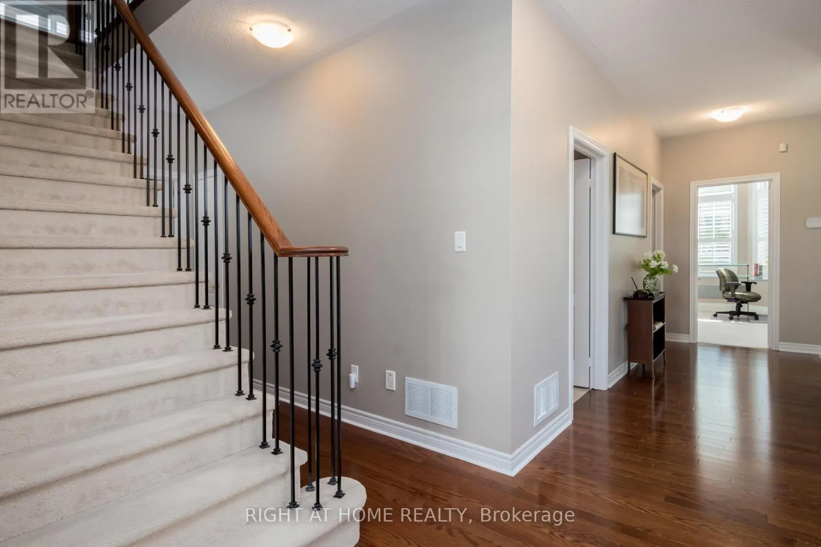 1 SEA HOLLY CRESCENT