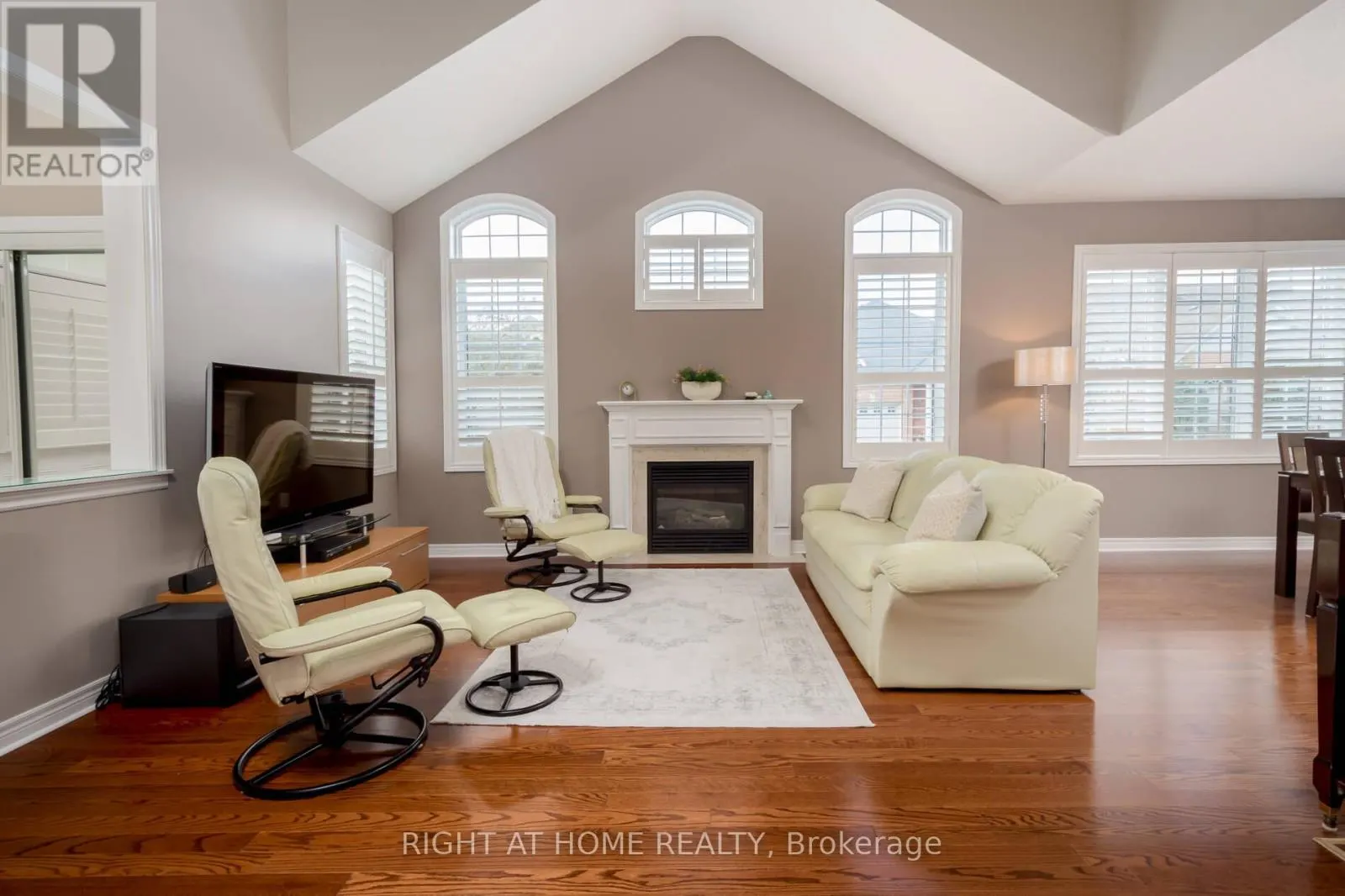 1 SEA HOLLY CRESCENT