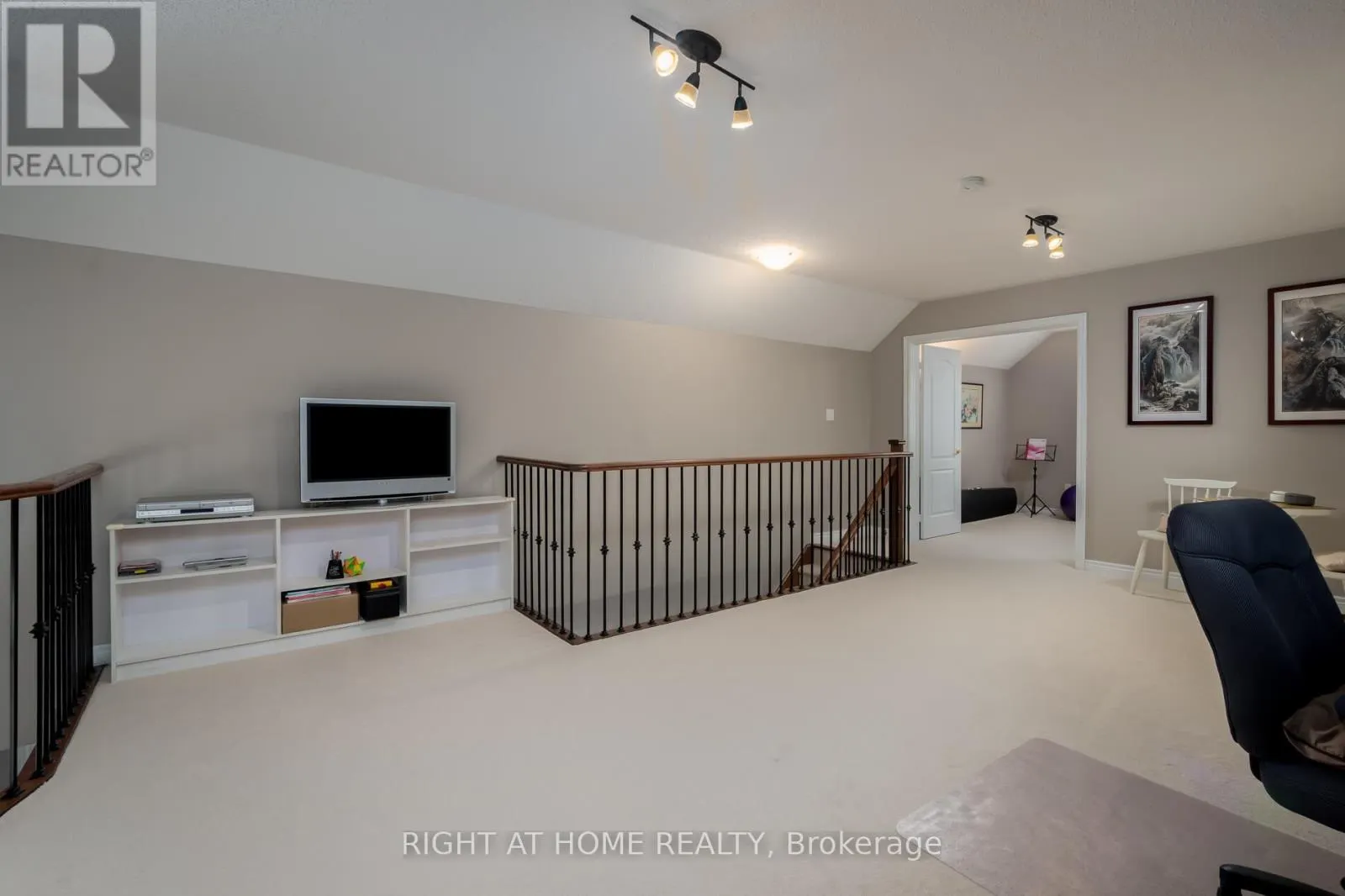 1 SEA HOLLY CRESCENT