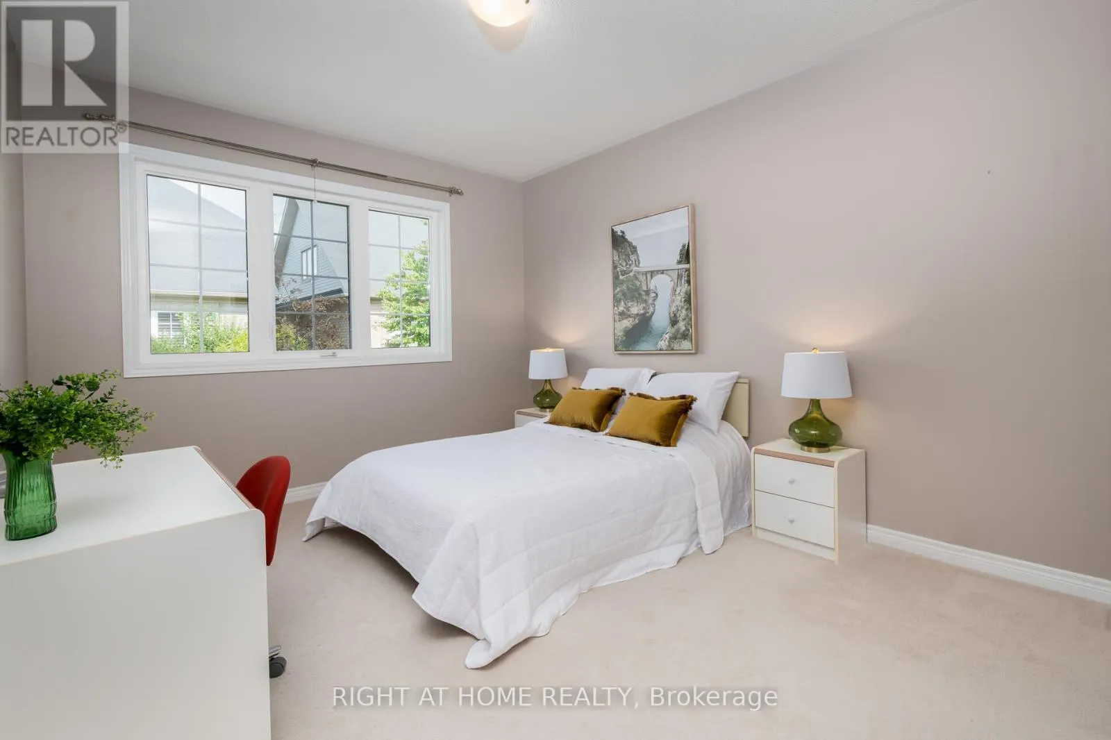1 SEA HOLLY CRESCENT
