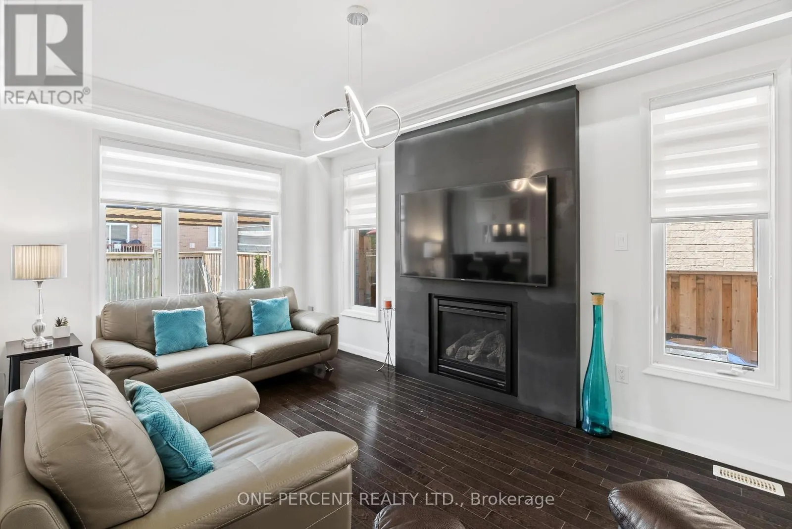 6 DUFFEL CRESCENT
