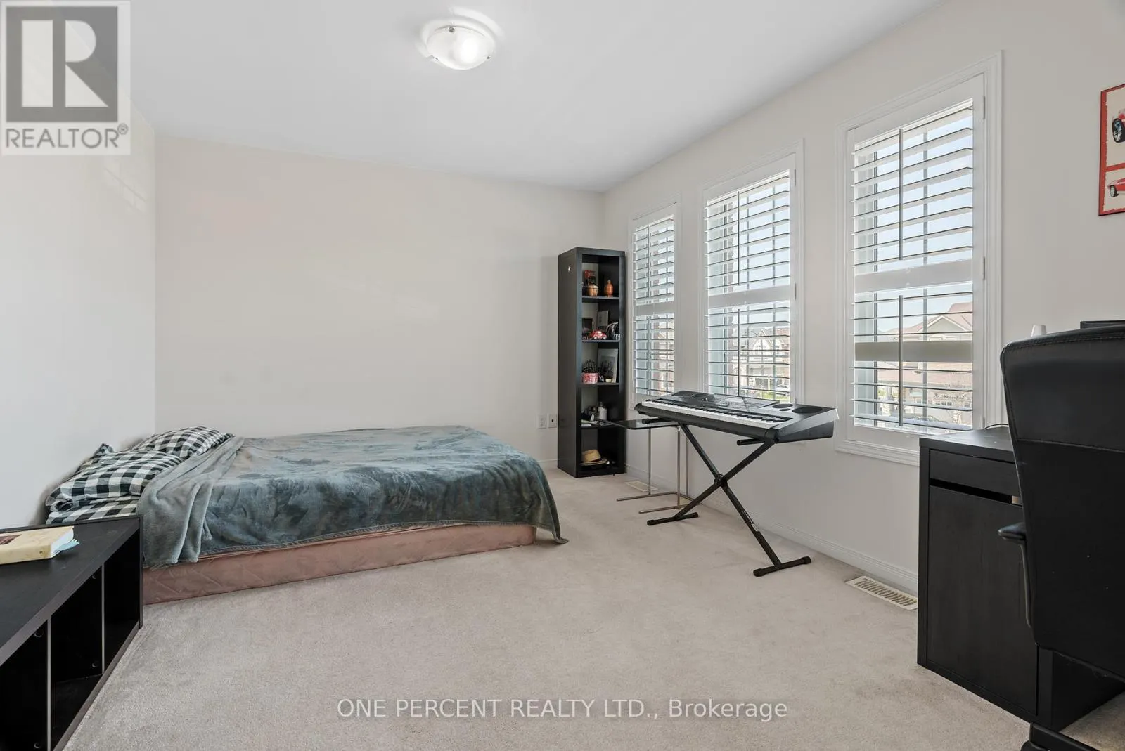 6 DUFFEL CRESCENT