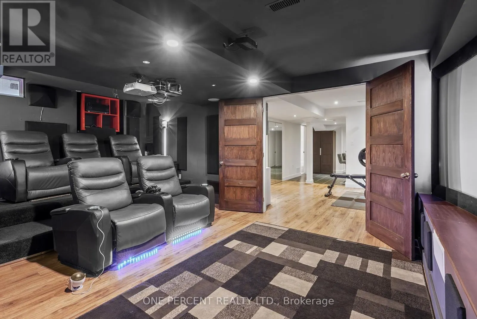 6 DUFFEL CRESCENT