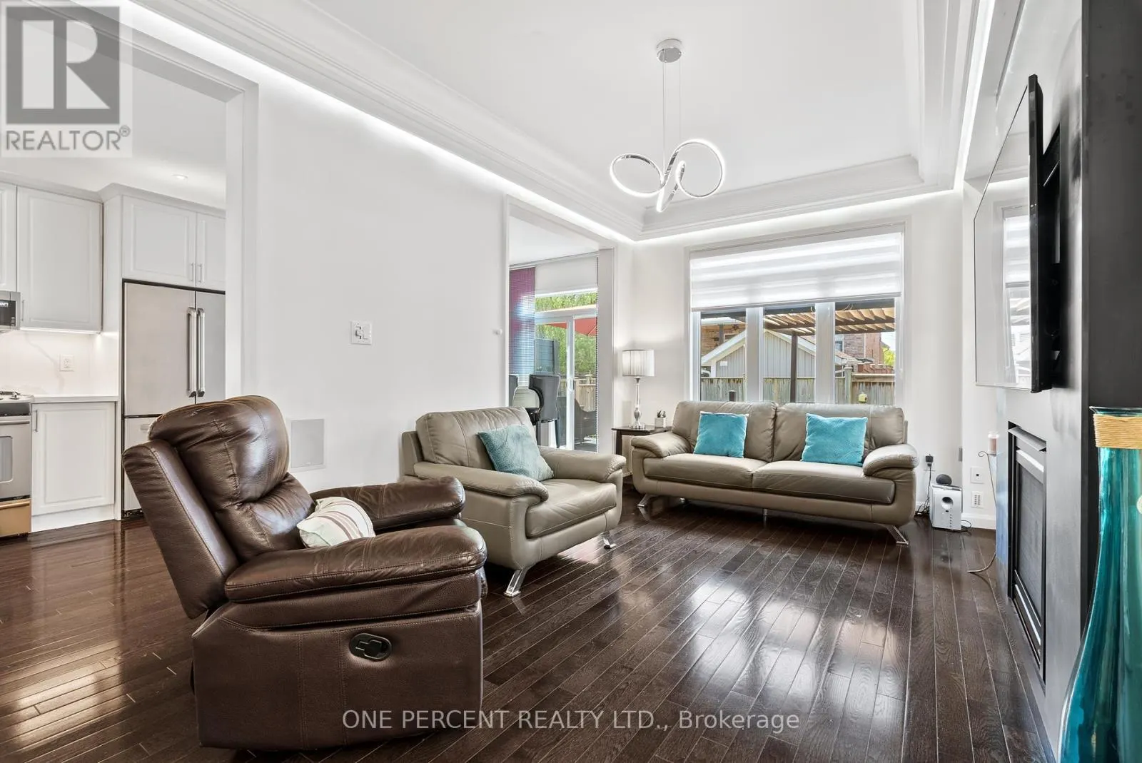 6 DUFFEL CRESCENT