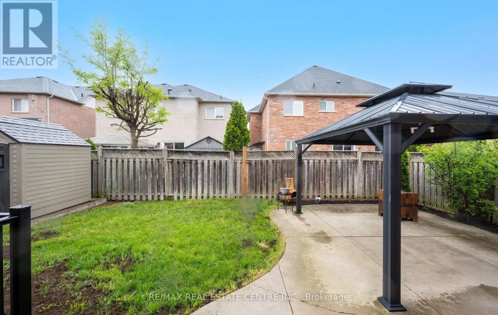 50 AMBOISE CRESCENT