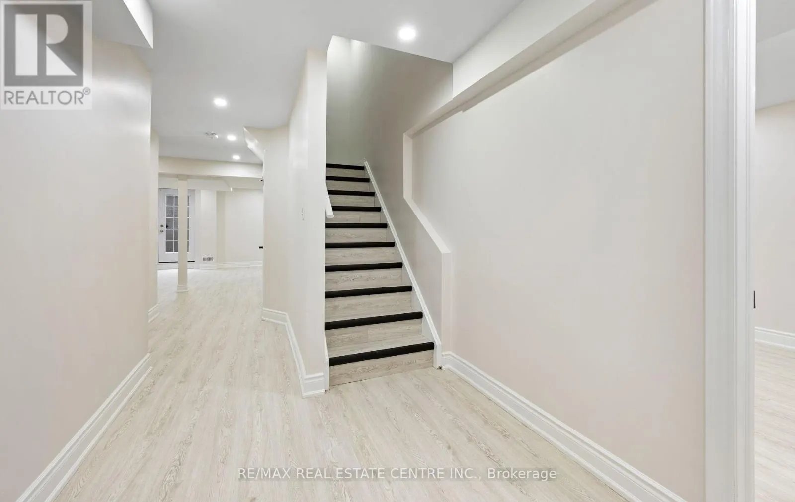 50 AMBOISE CRESCENT