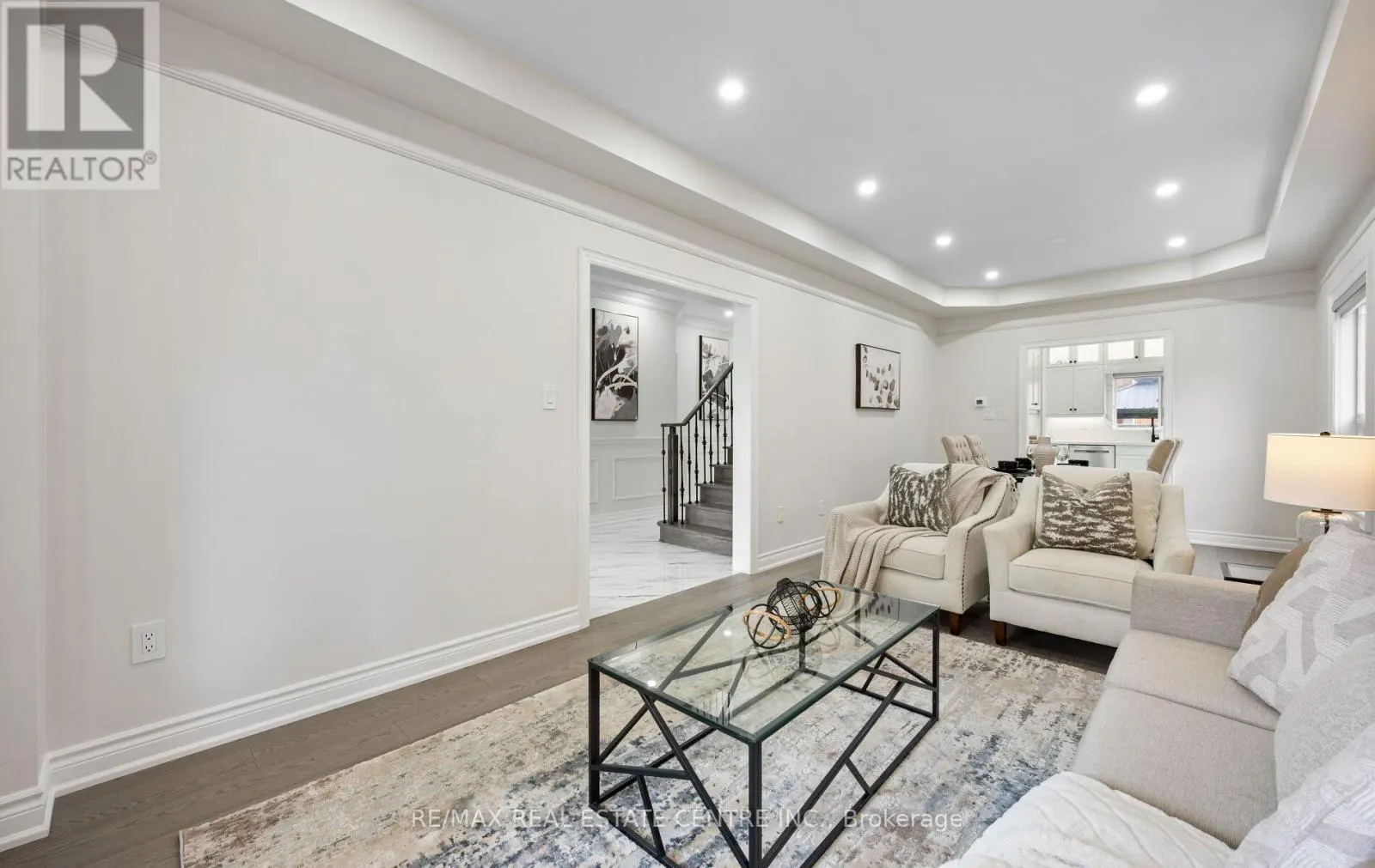 50 AMBOISE CRESCENT