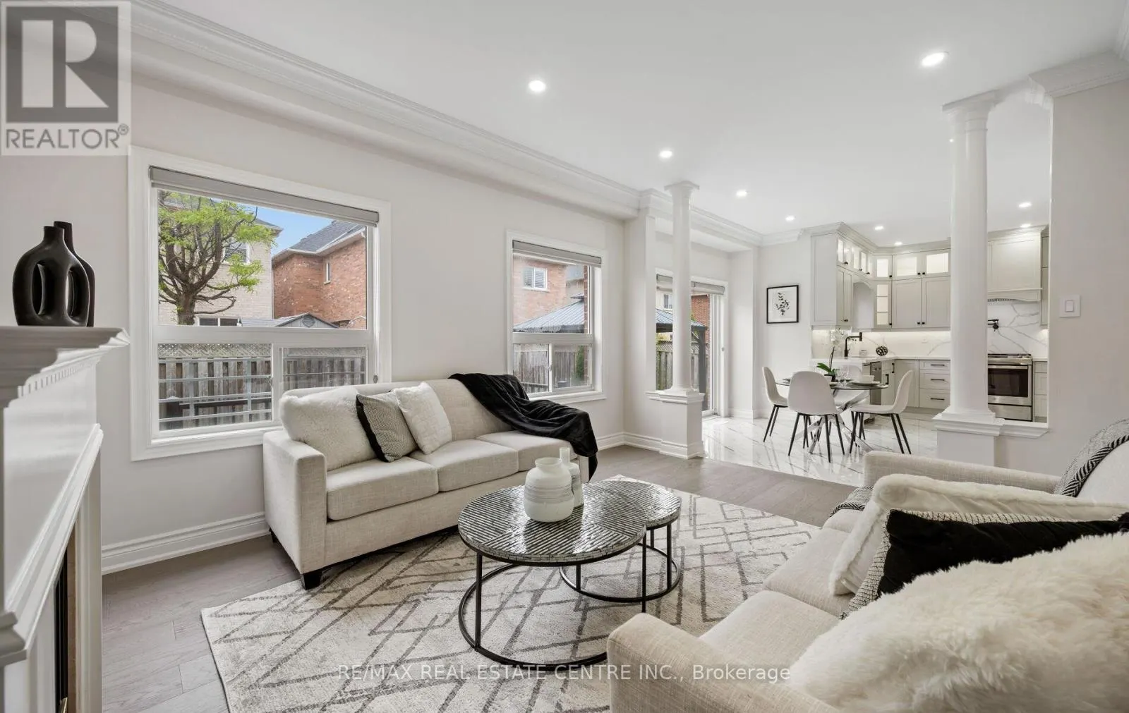 50 AMBOISE CRESCENT