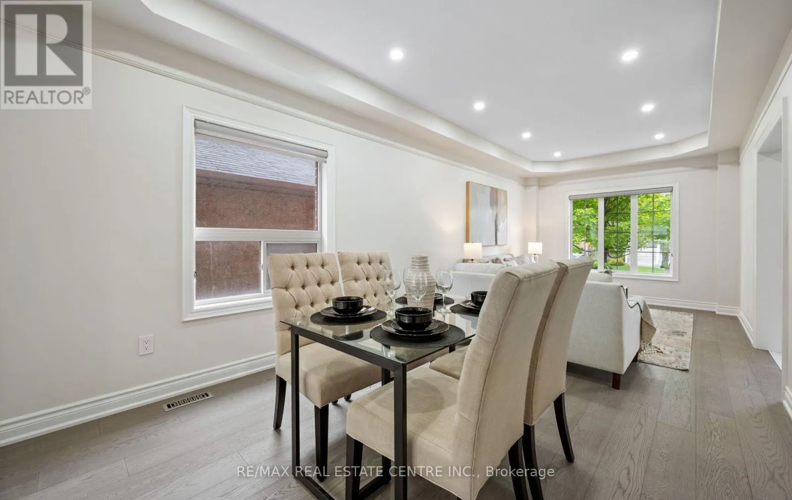 50 AMBOISE CRESCENT