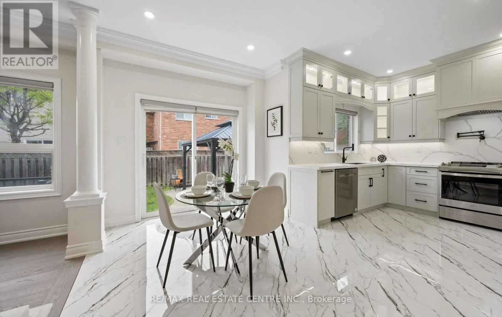 50 AMBOISE CRESCENT