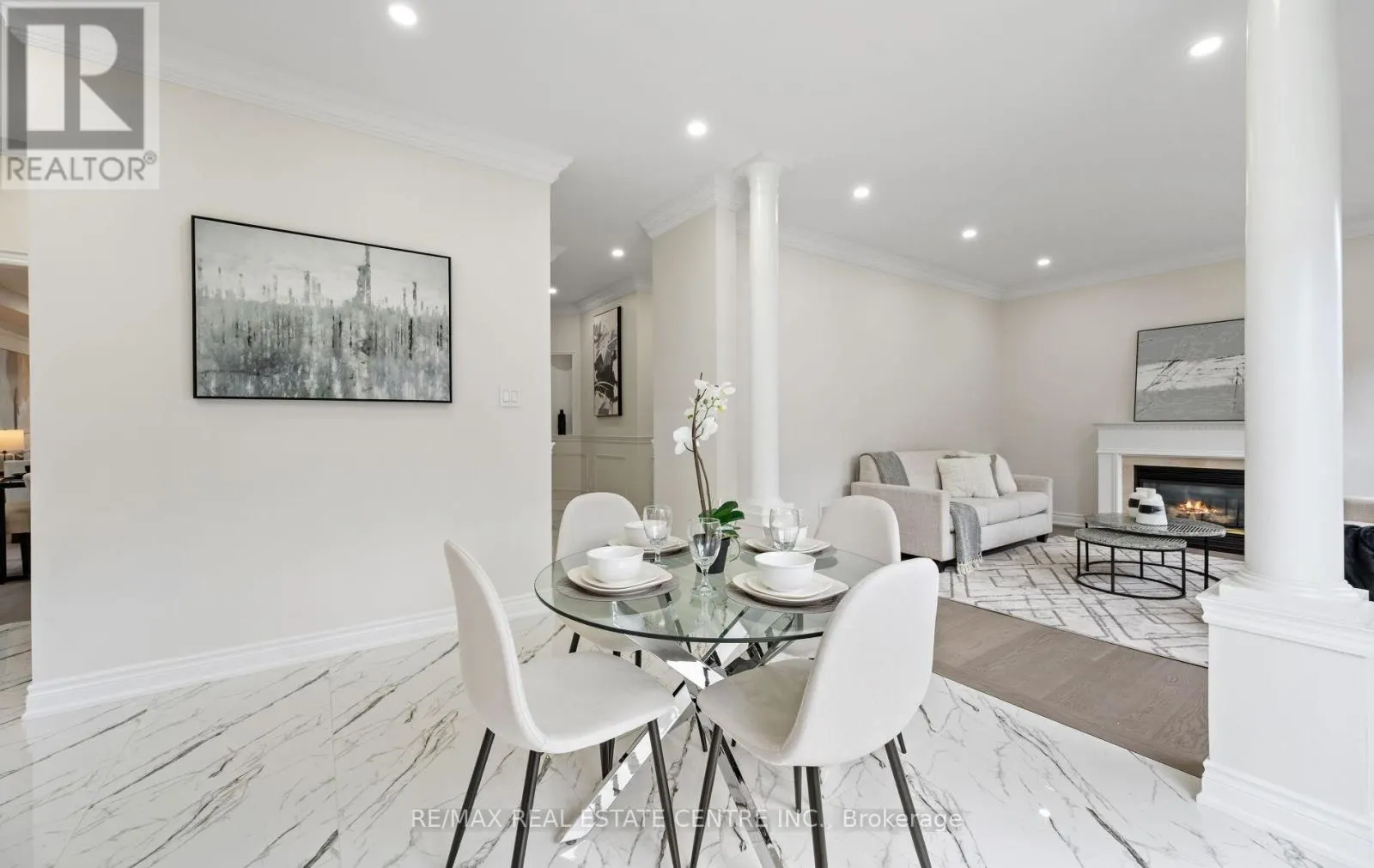 50 AMBOISE CRESCENT