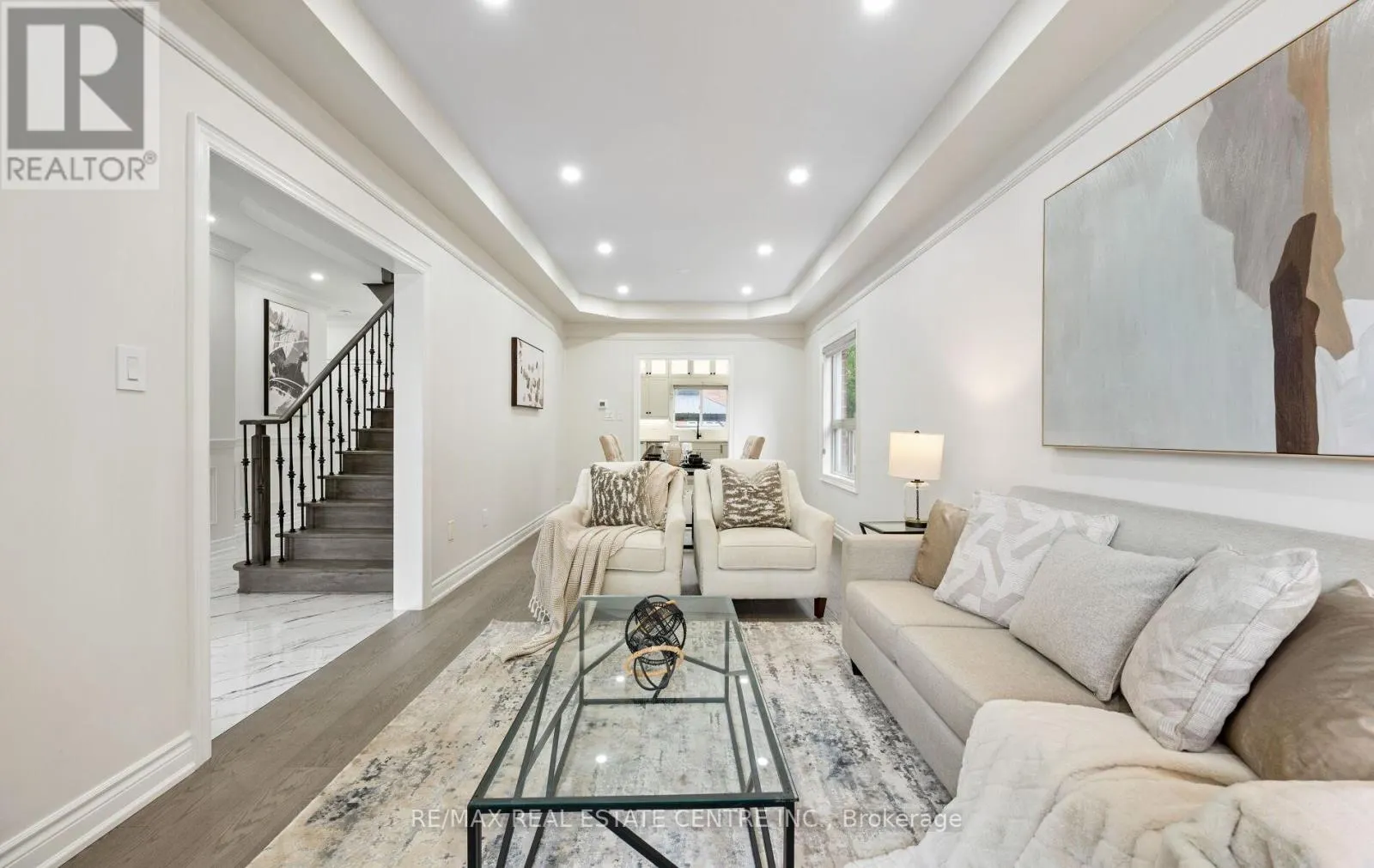 50 AMBOISE CRESCENT