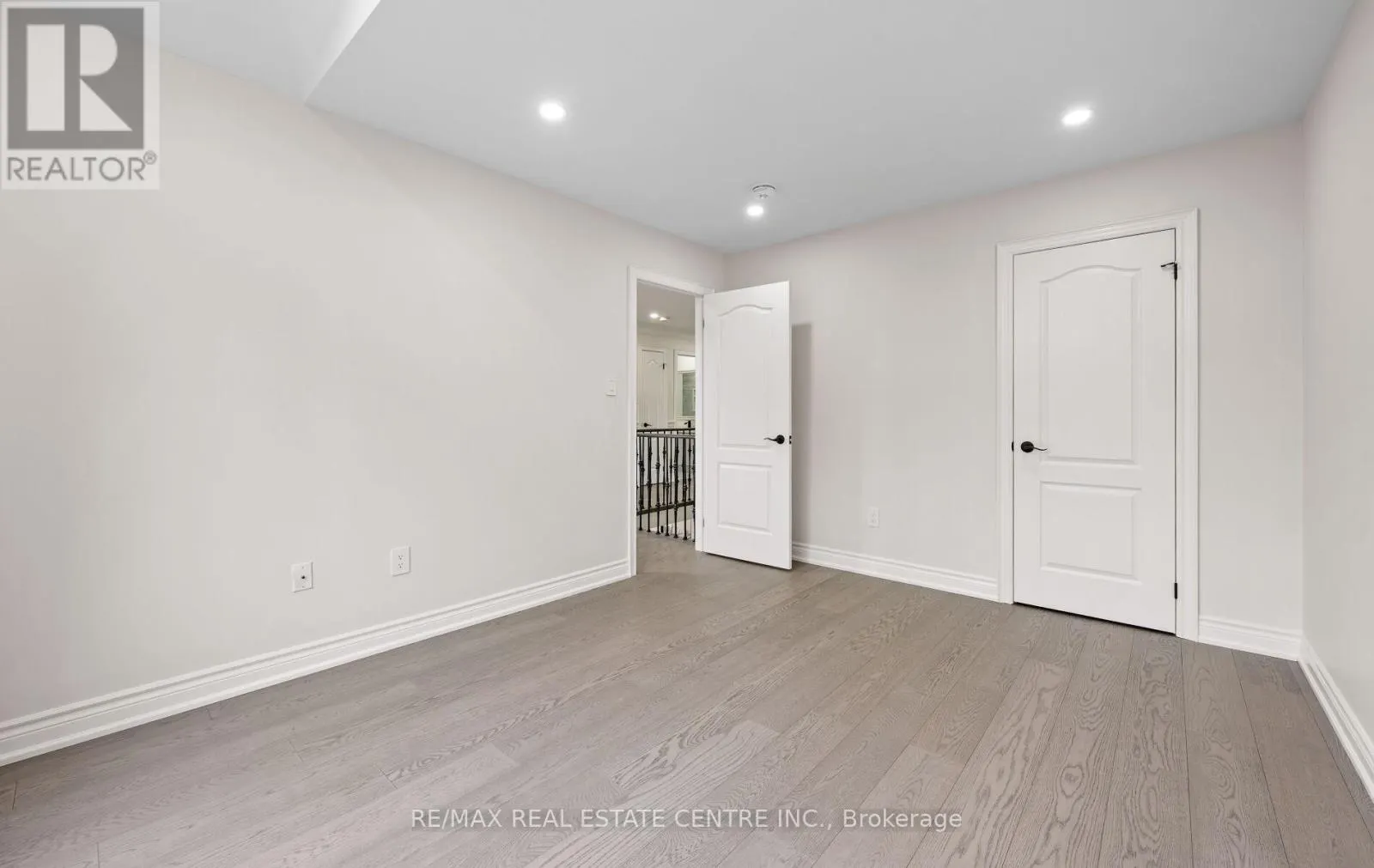 50 AMBOISE CRESCENT
