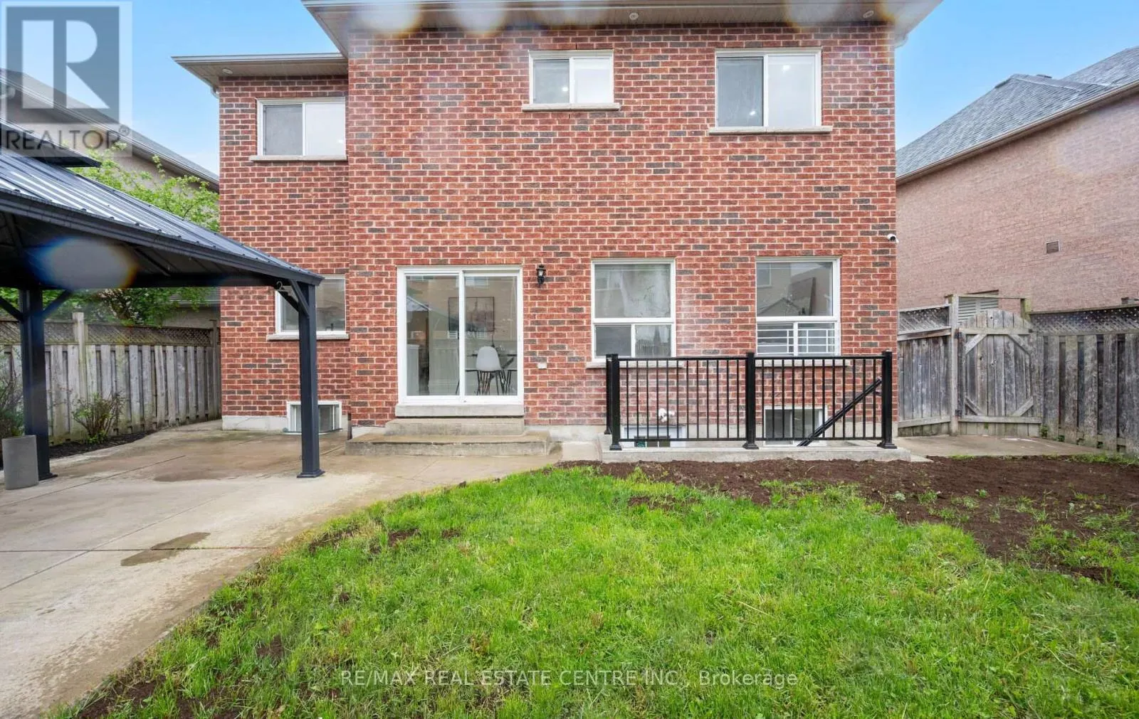 50 AMBOISE CRESCENT
