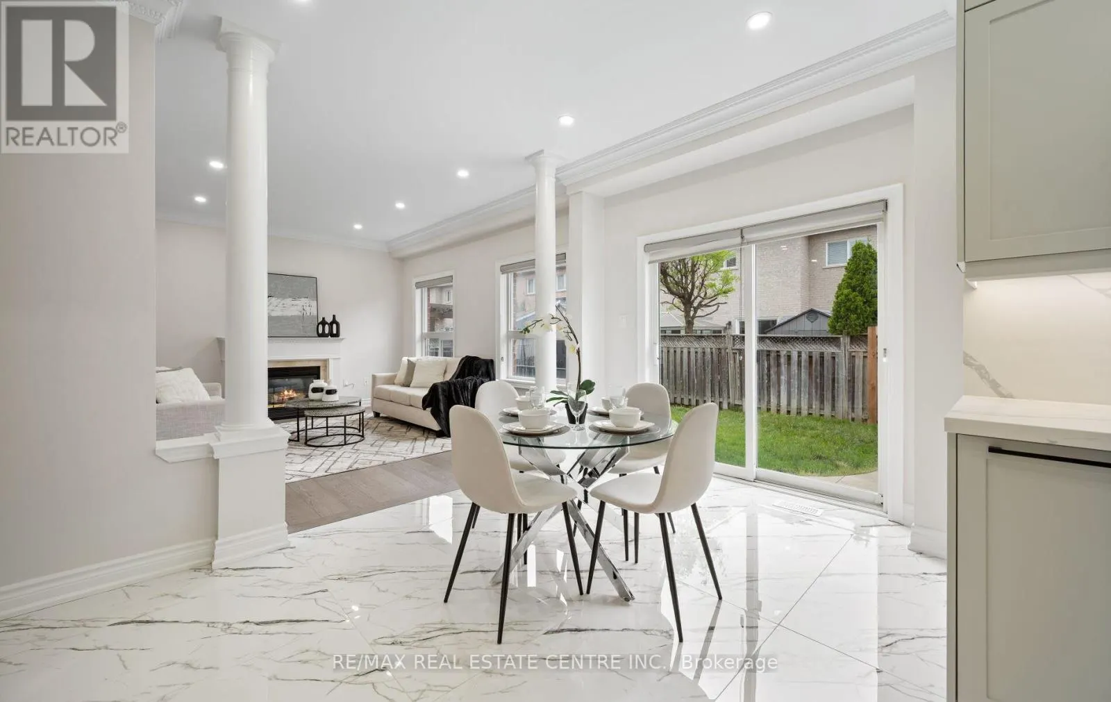 50 AMBOISE CRESCENT
