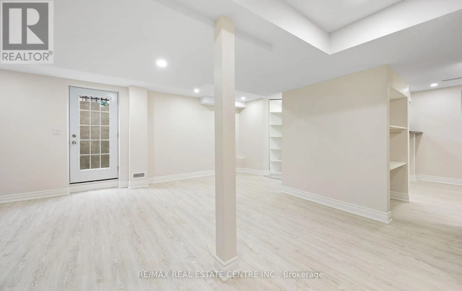 50 AMBOISE CRESCENT