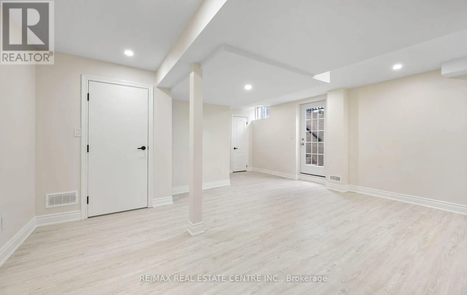 50 AMBOISE CRESCENT