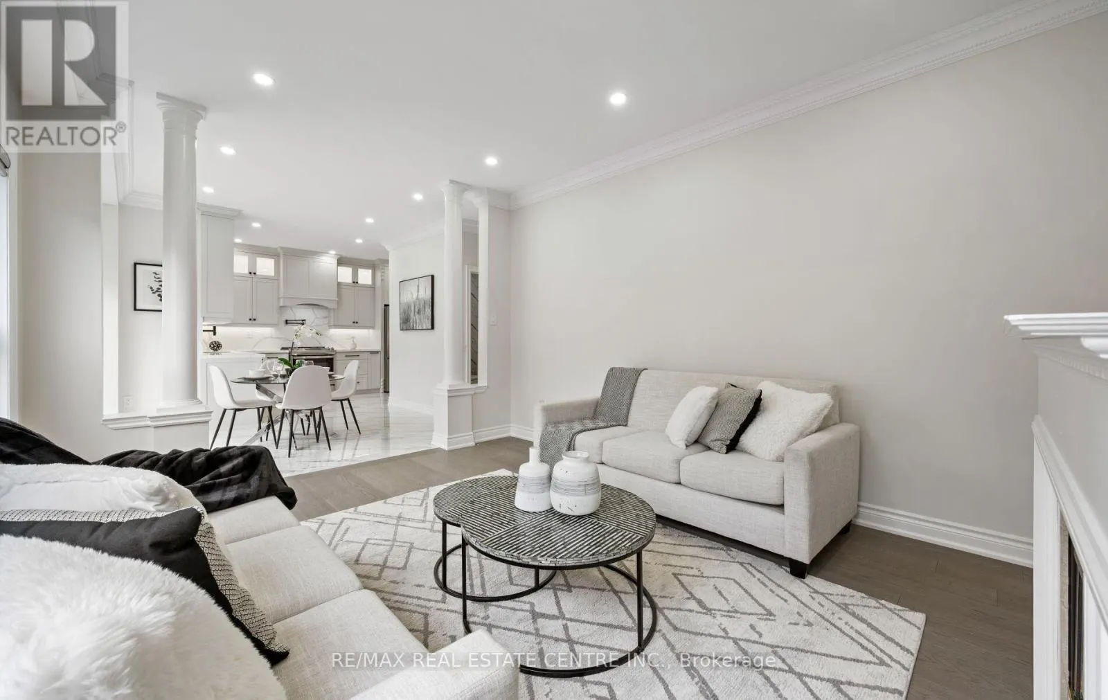 50 AMBOISE CRESCENT