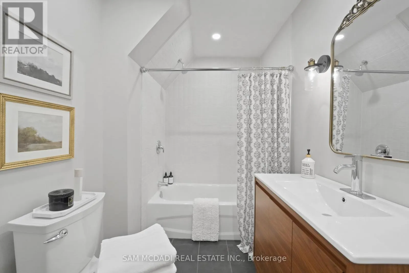 2592 BARRISDALE COURT