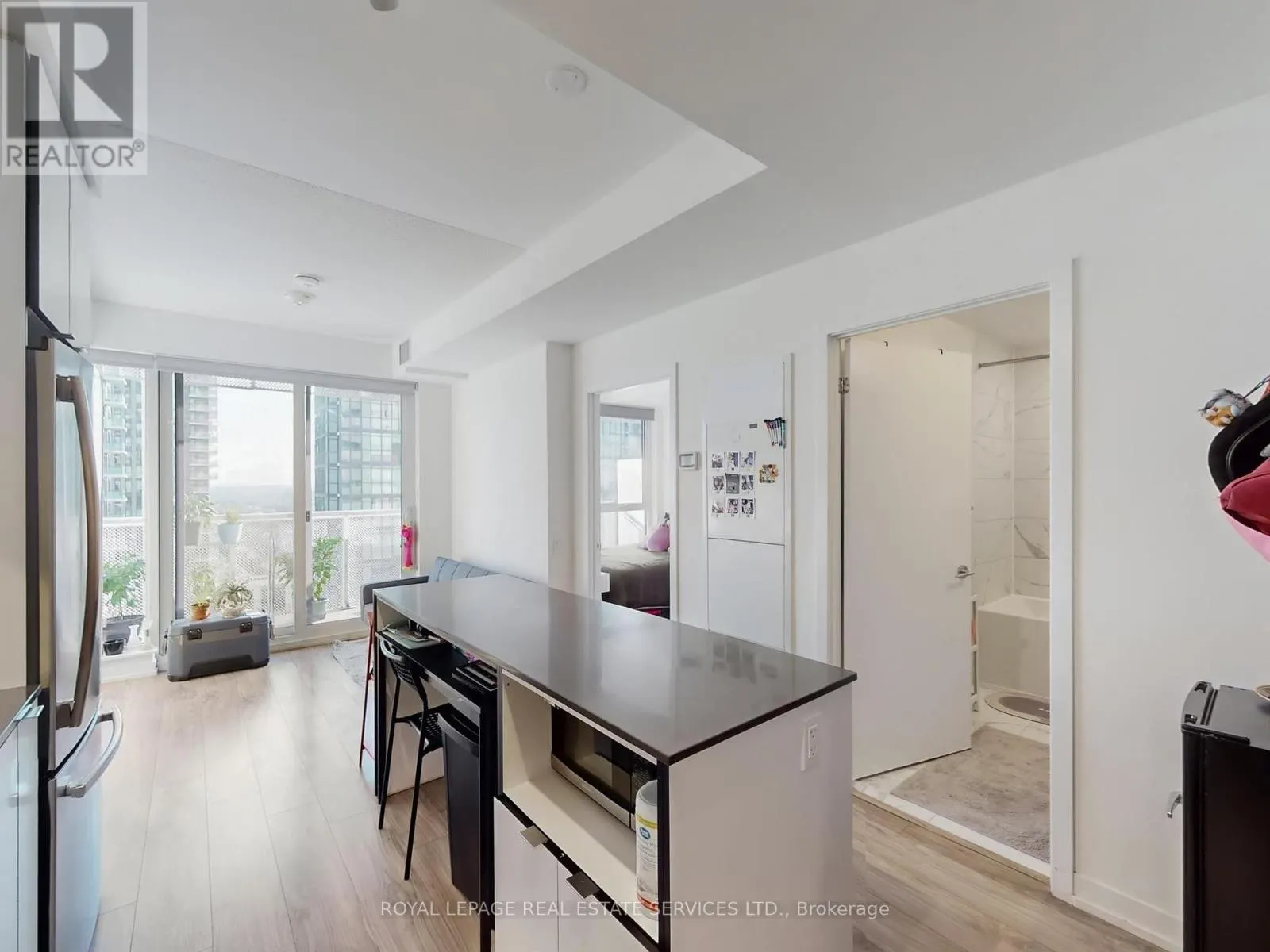 1612 - 4065 CONFEDERATION PARKWAY
