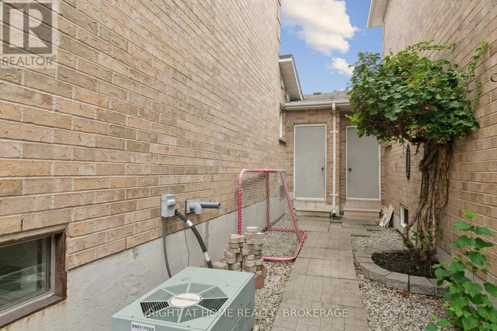 550 ELIZA CRESCENT