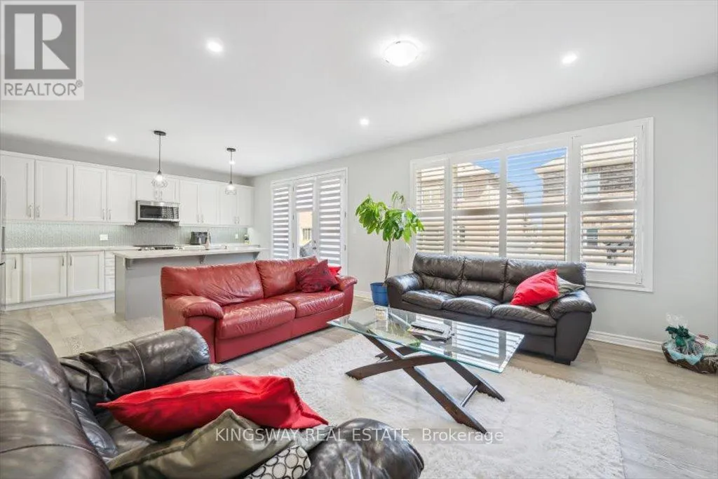 688 KENNEDY CIRCLE W