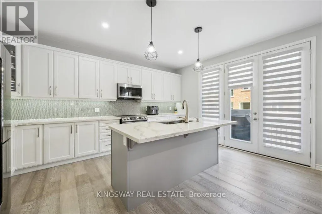 688 KENNEDY CIRCLE W