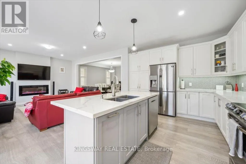 688 KENNEDY CIRCLE W
