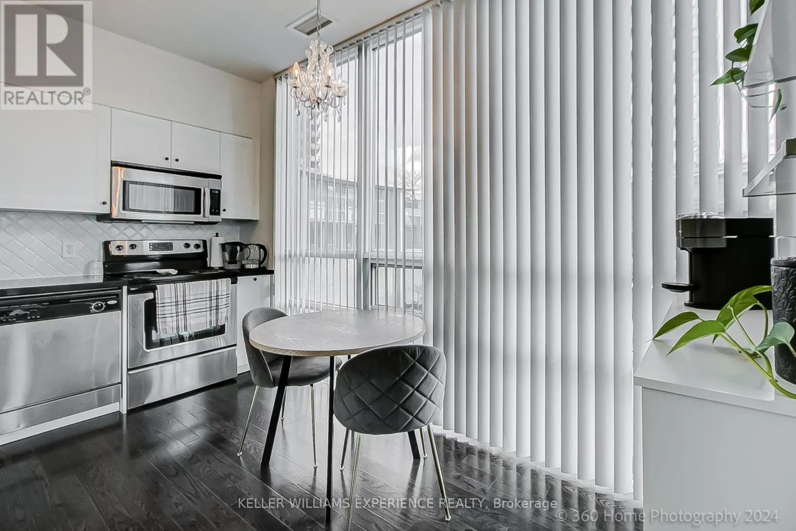 201 - 15 LEGION ROAD