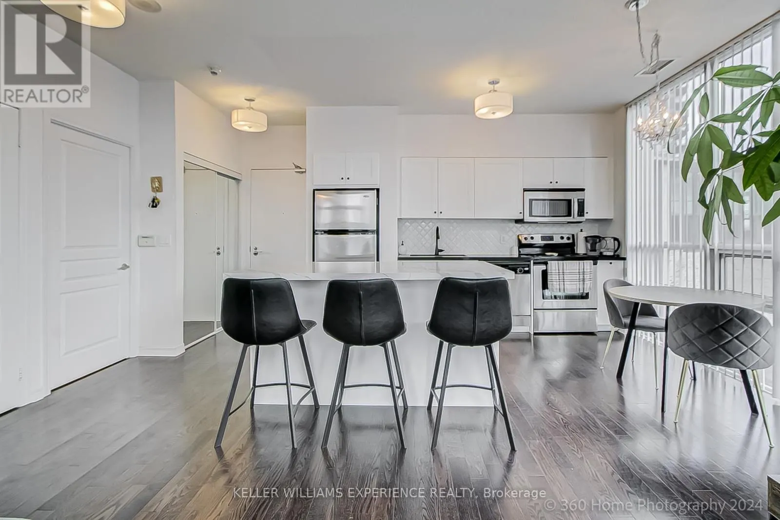 201 - 15 LEGION ROAD