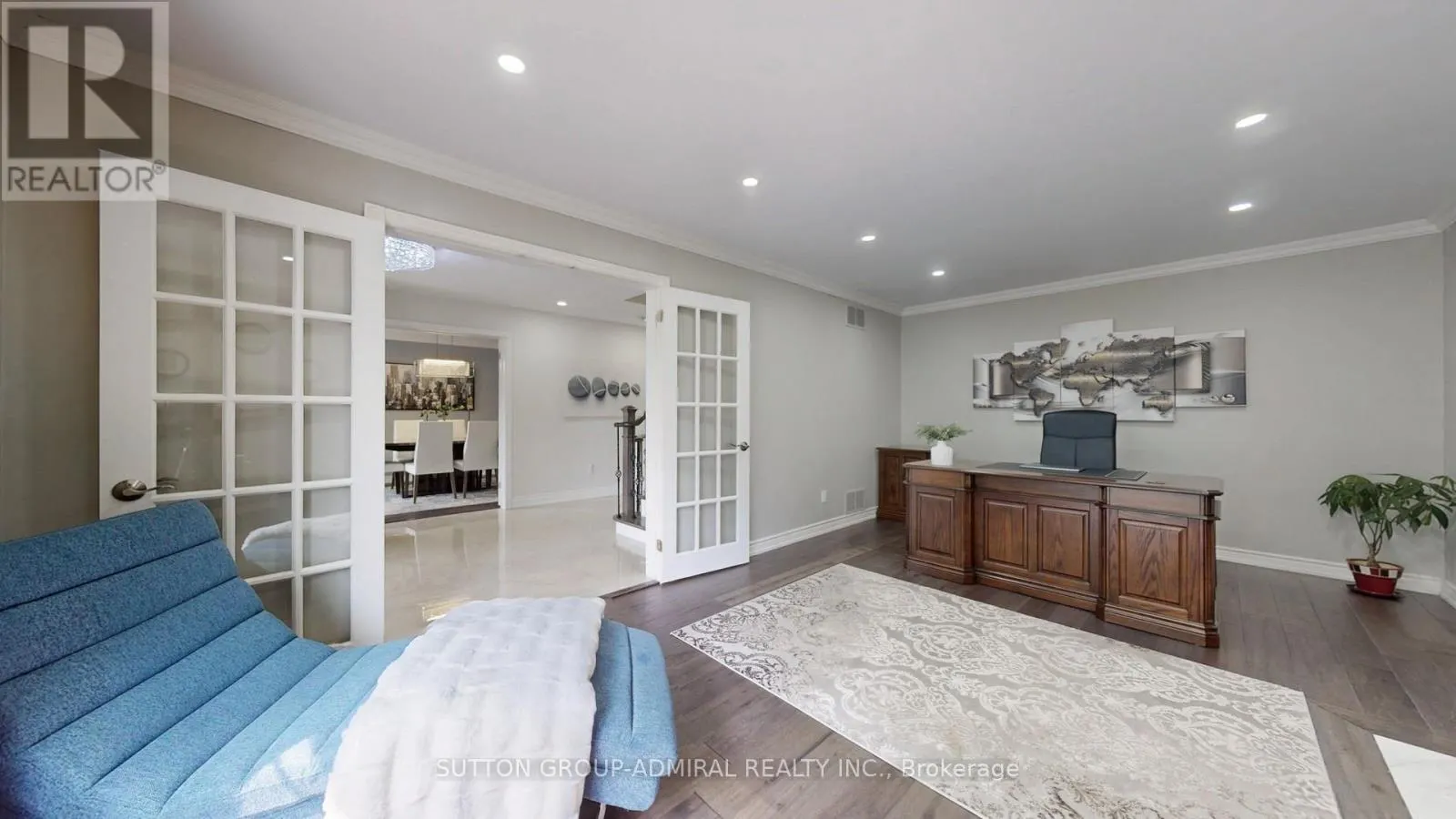 10 WALTON DRIVE