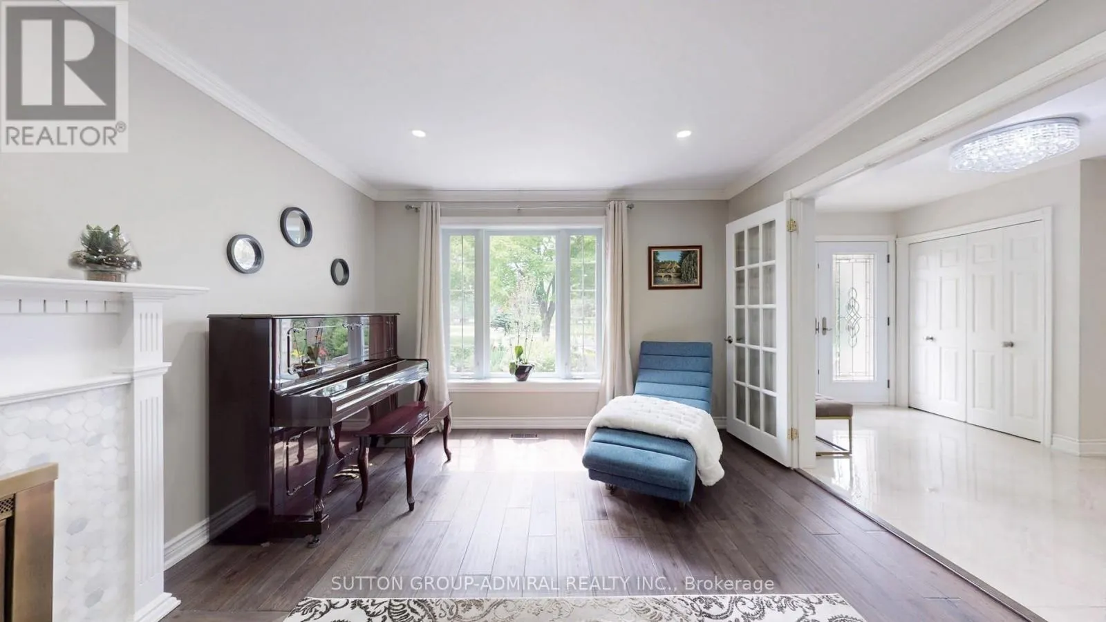 10 WALTON DRIVE
