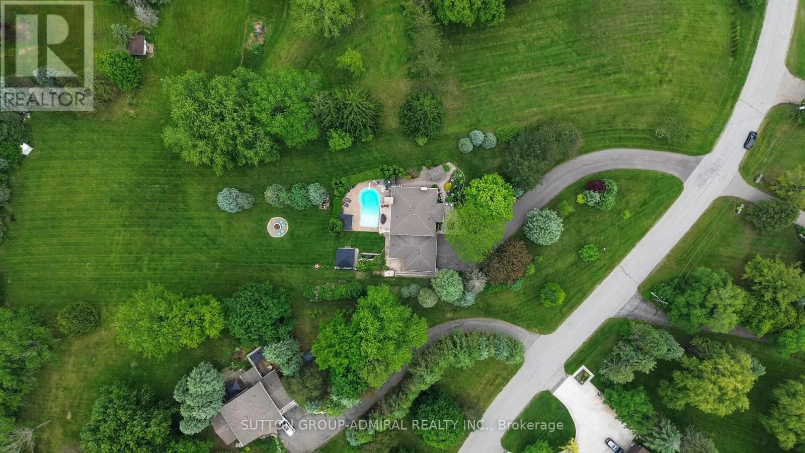 10 WALTON DRIVE