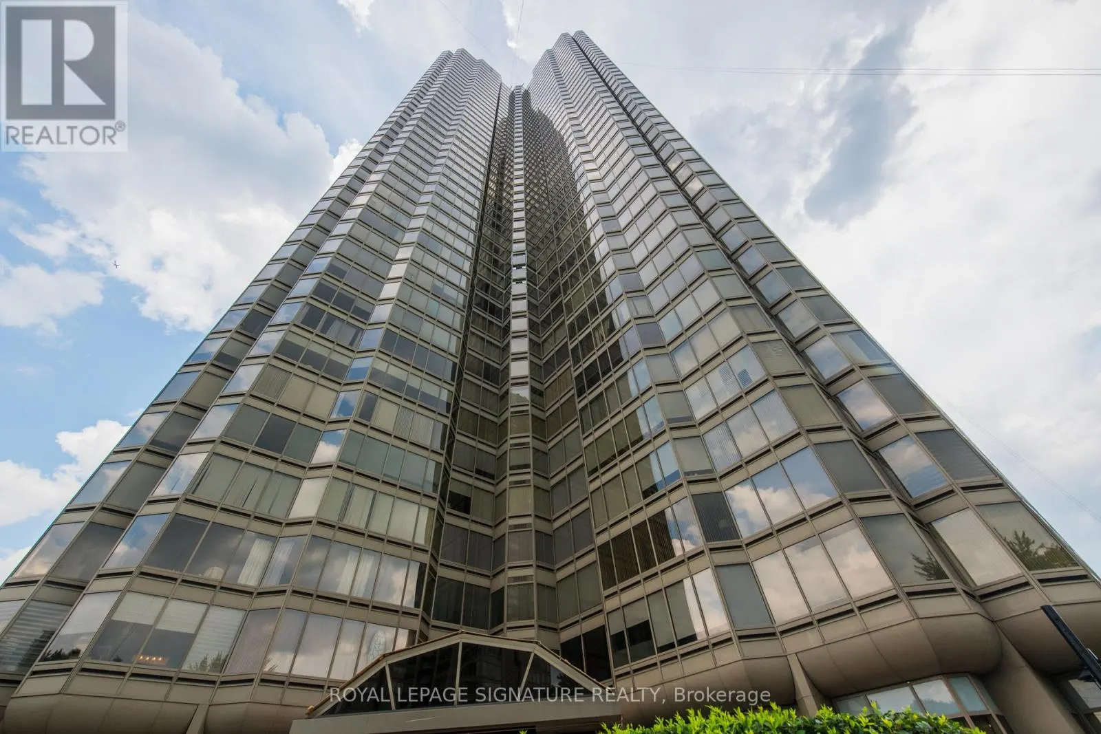 2108 - 1 PALACE PIER COURT