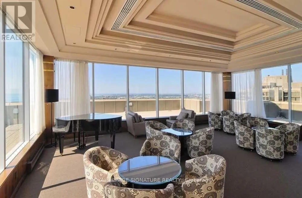 2108 - 1 PALACE PIER COURT