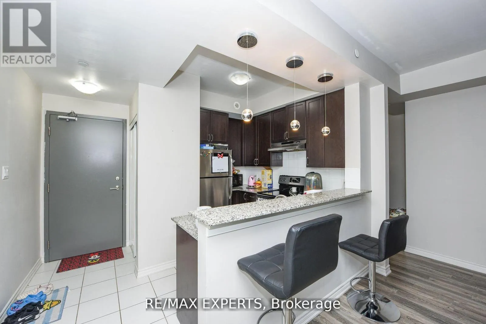 203 - 50 SKY HARBOUR DRIVE