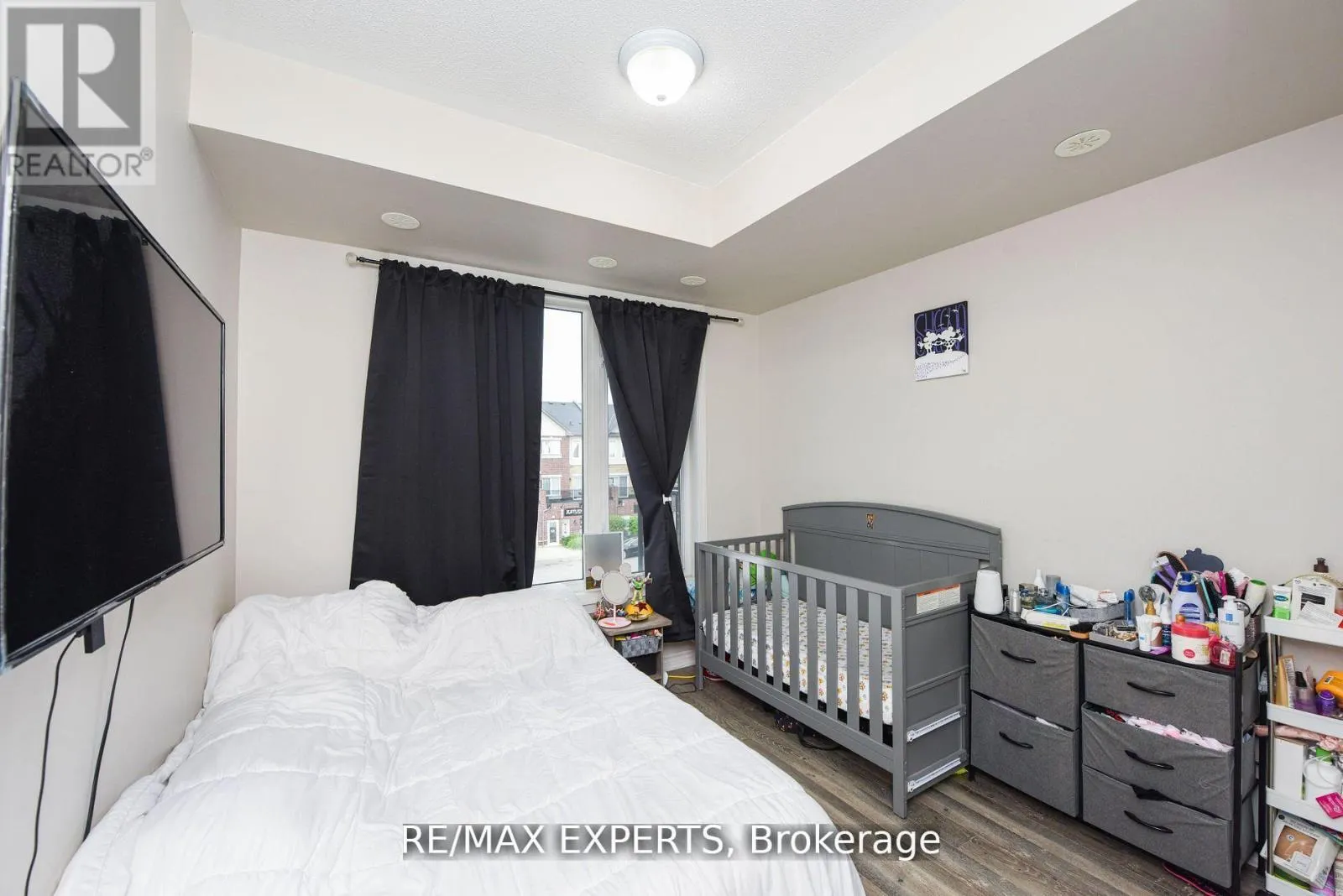 203 - 50 SKY HARBOUR DRIVE
