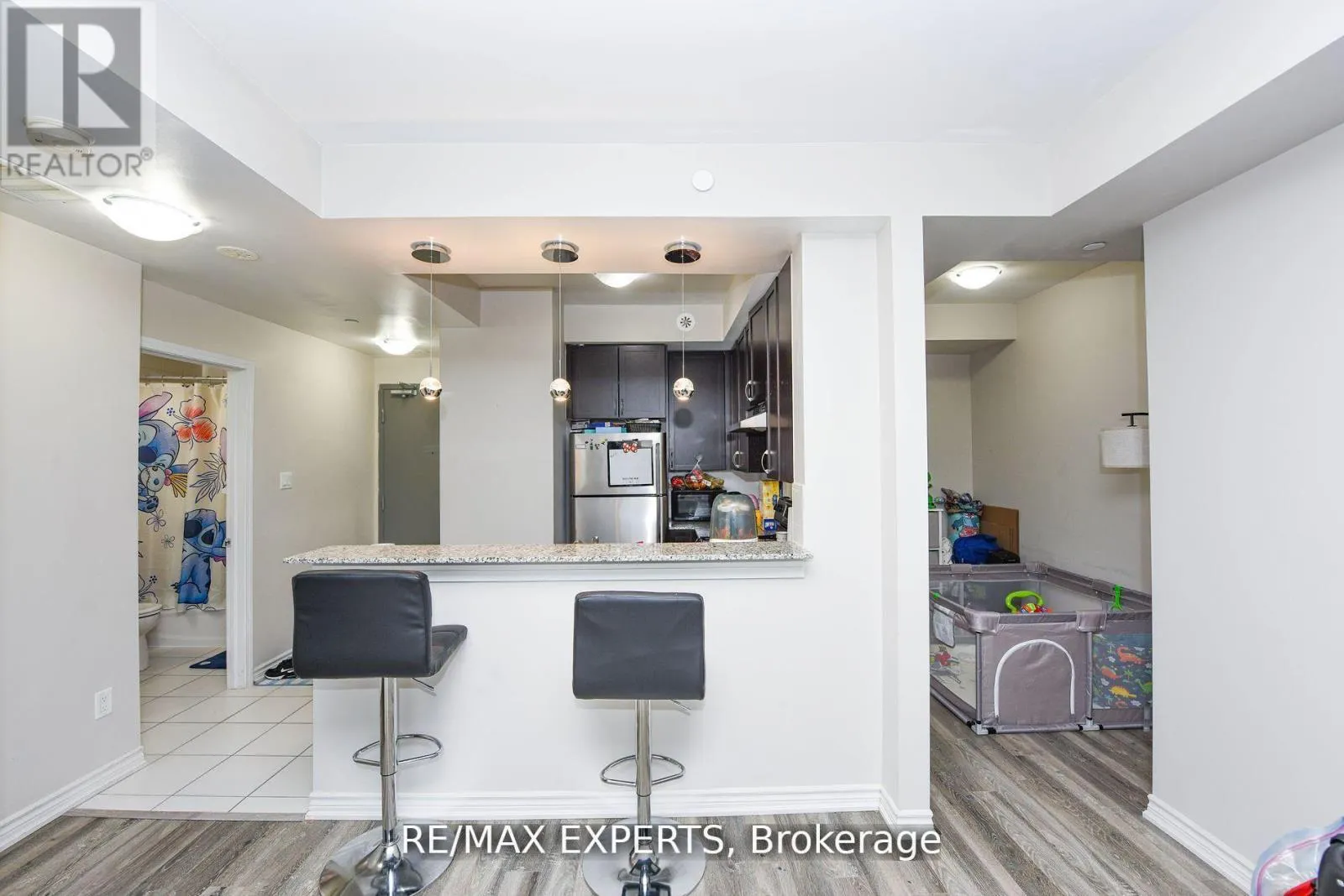 203 - 50 SKY HARBOUR DRIVE
