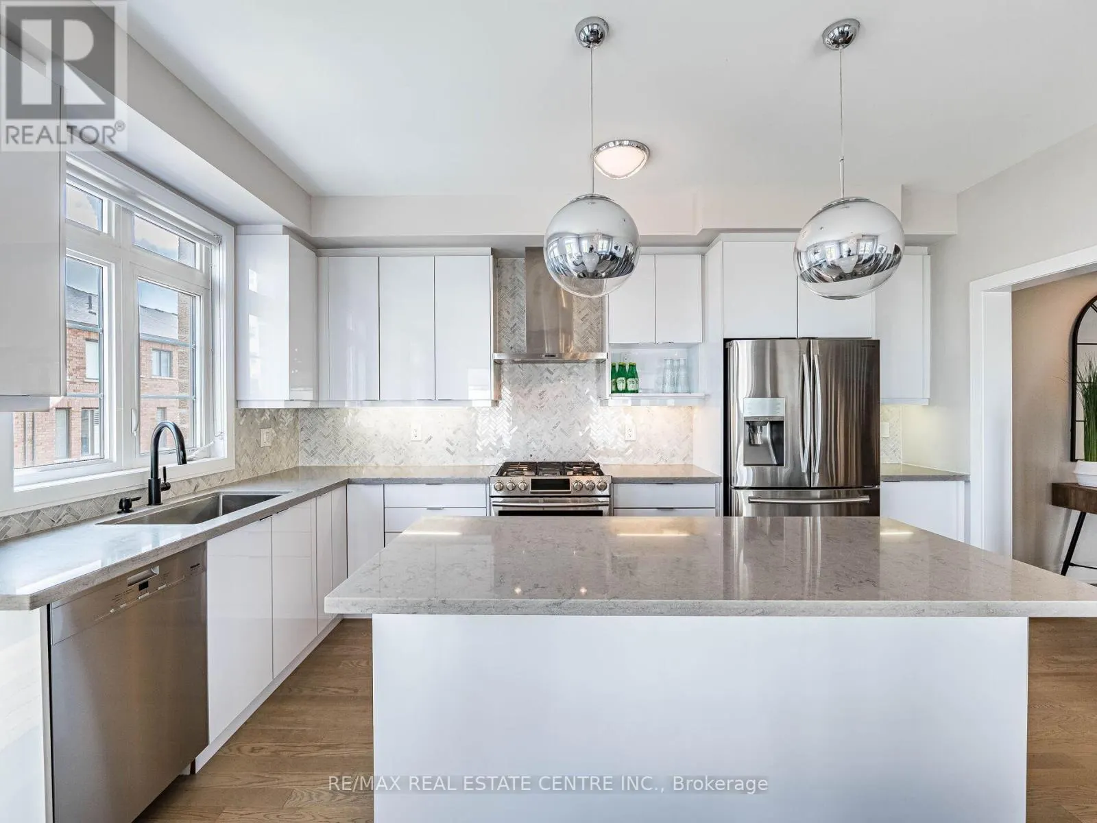 1170 BEACHCOMBER ROAD