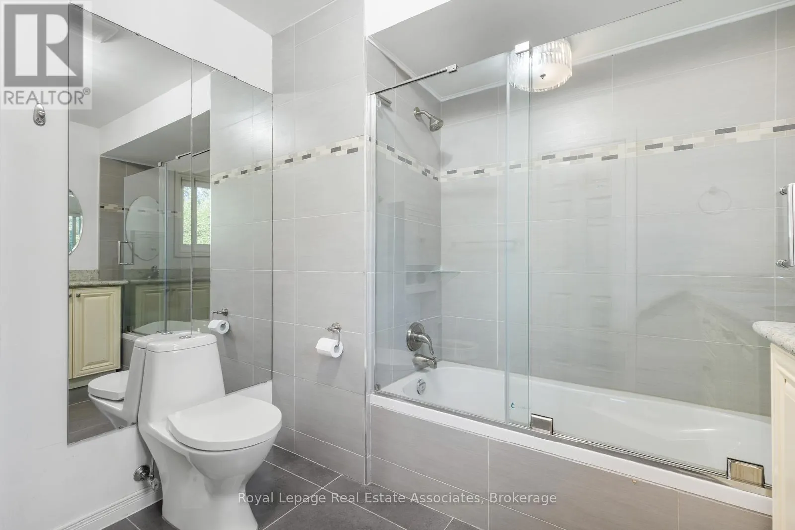 4424 TREETOP COURT