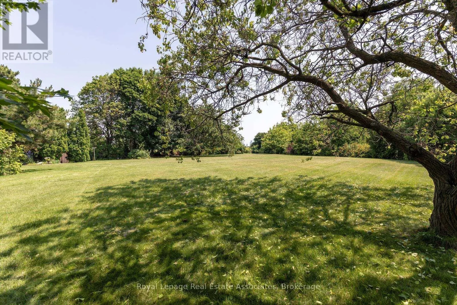 4424 TREETOP COURT
