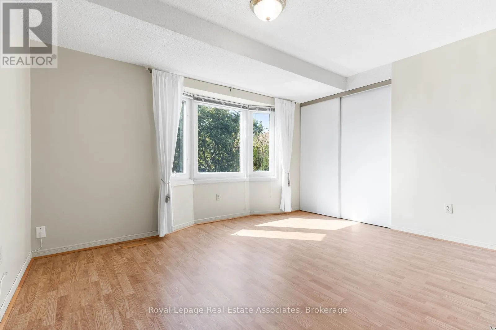 4424 TREETOP COURT