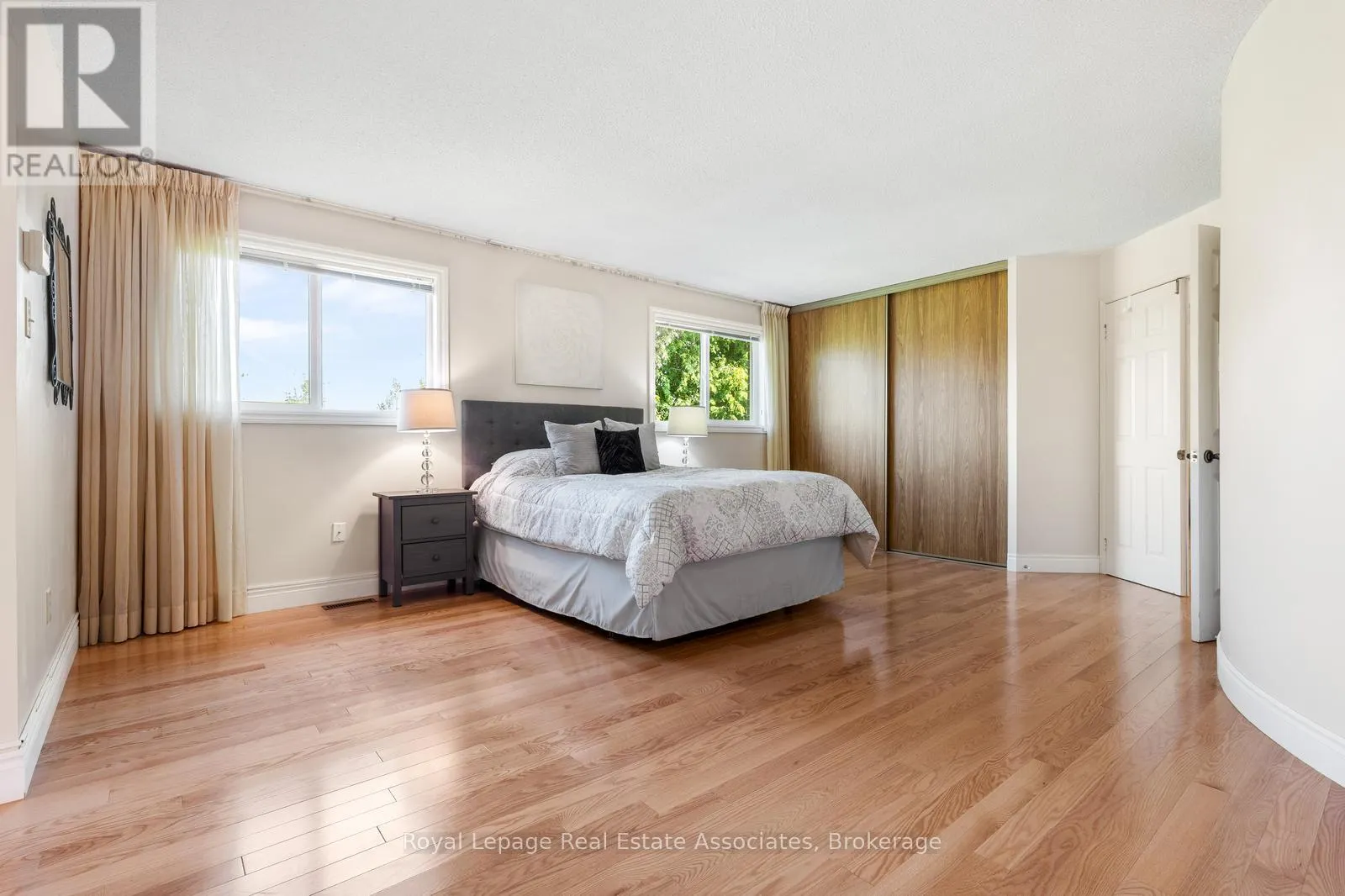 4424 TREETOP COURT