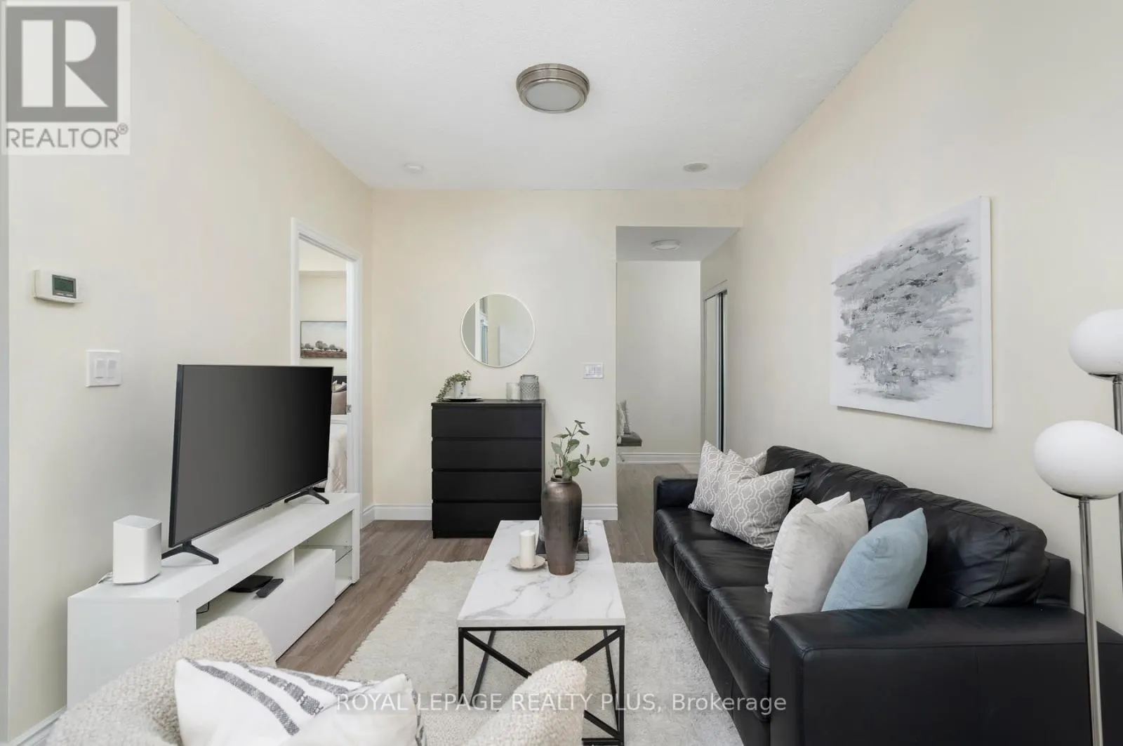 903 - 1359 RATHBURN ROAD E
